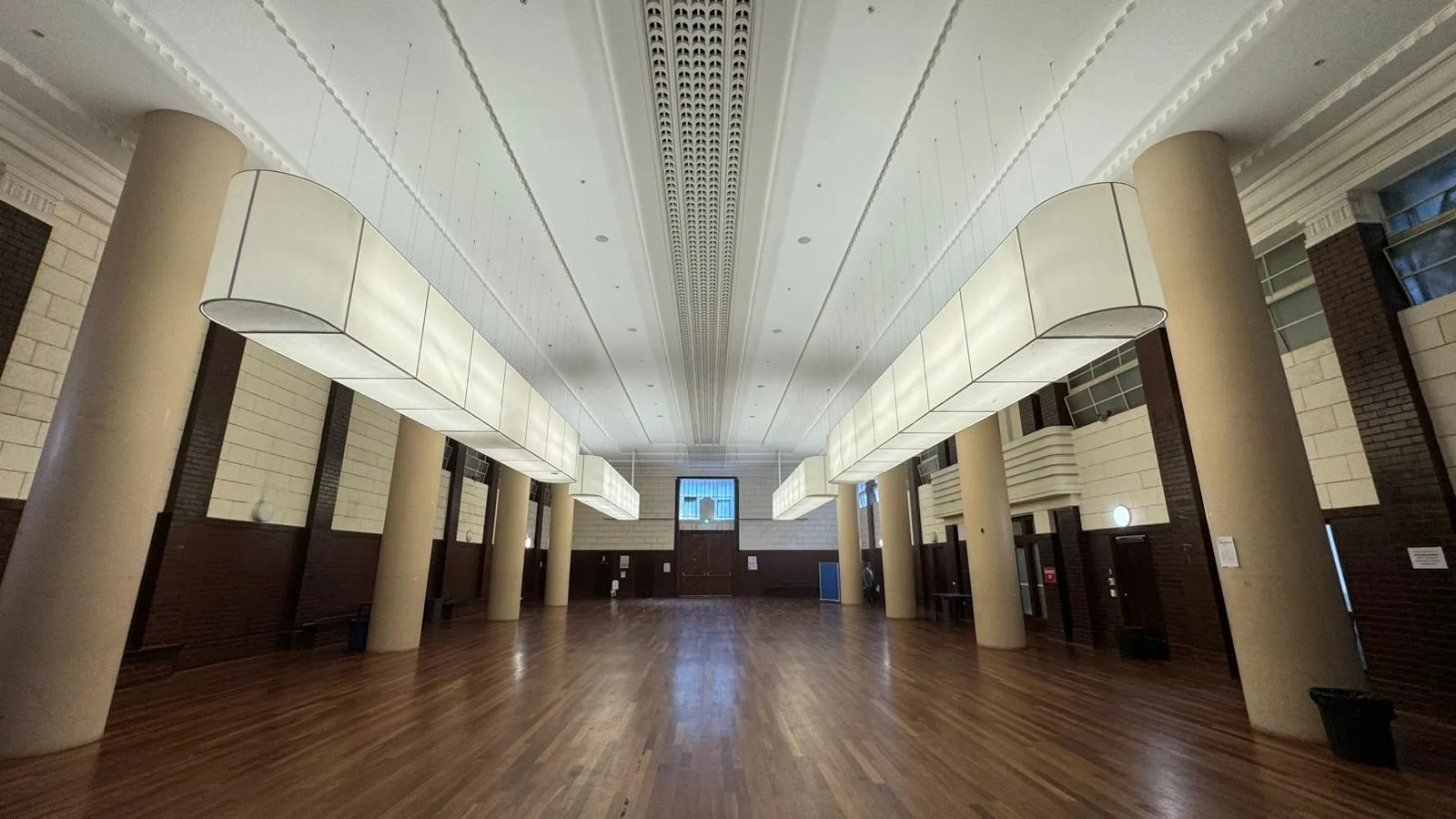 墨尔本新生节 Drill Hall 活动场地内部